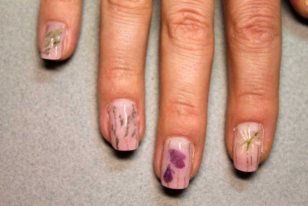 Уроки дизайна ногтей с сухоцветами